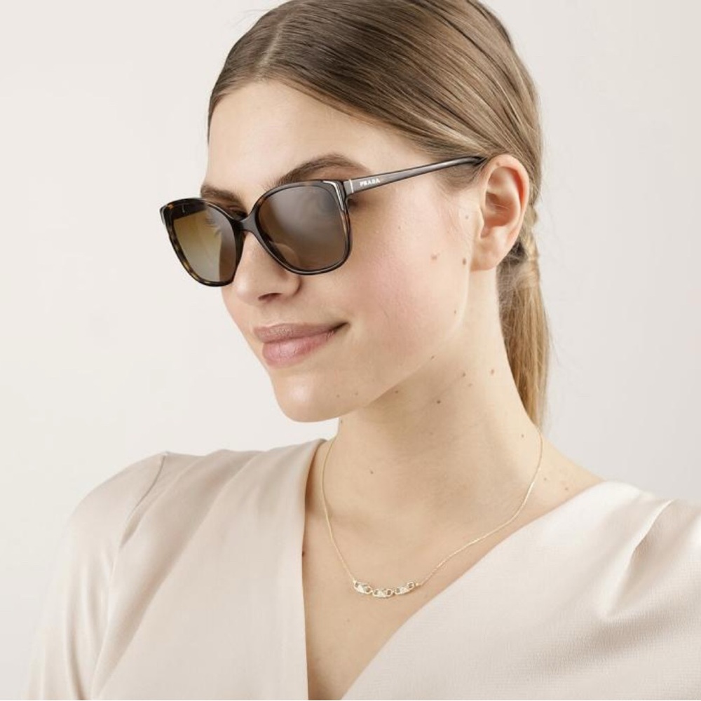 Elegant Black Sunglasses